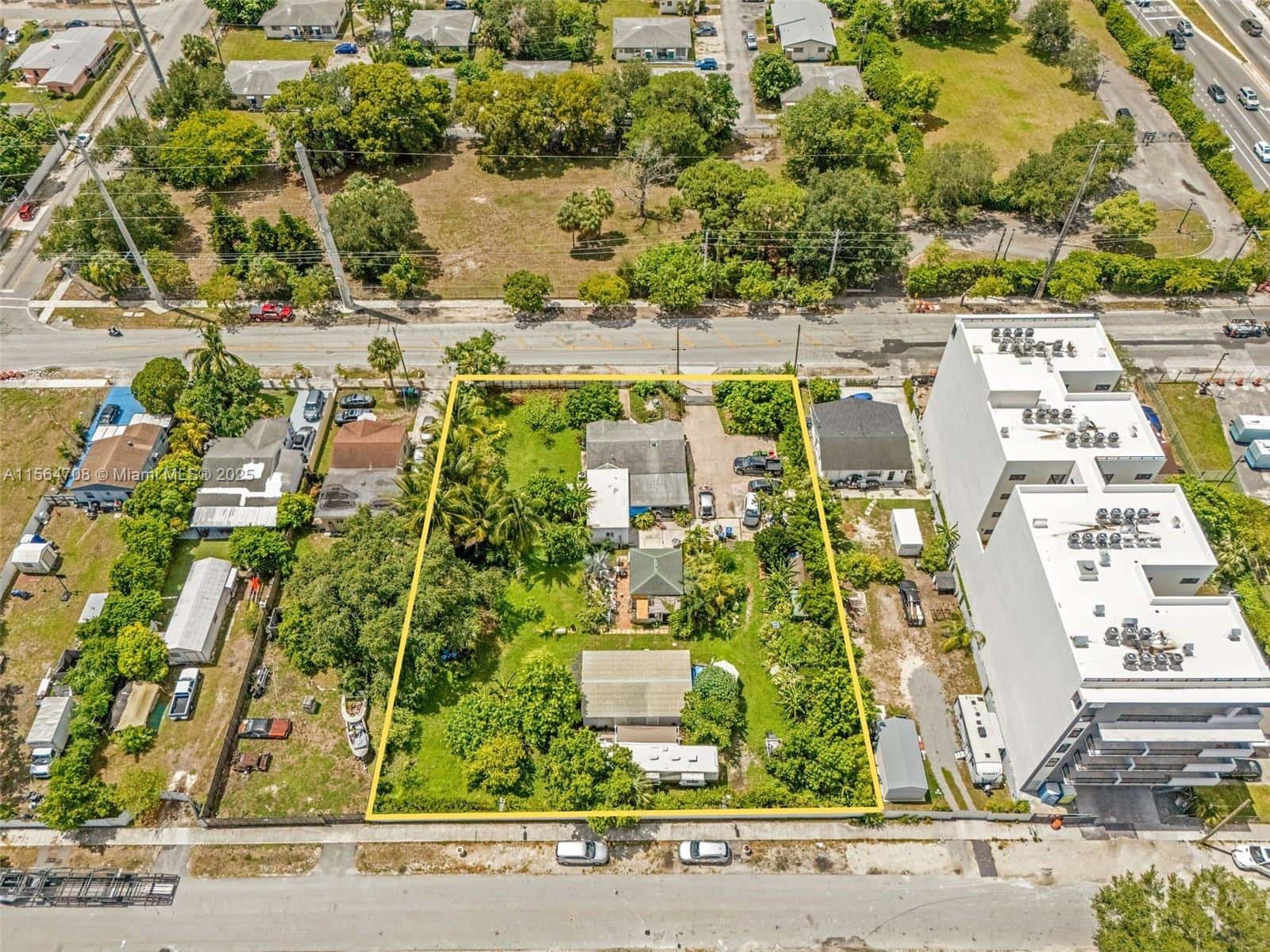 2647 NW 87th St, Miami FL 33147