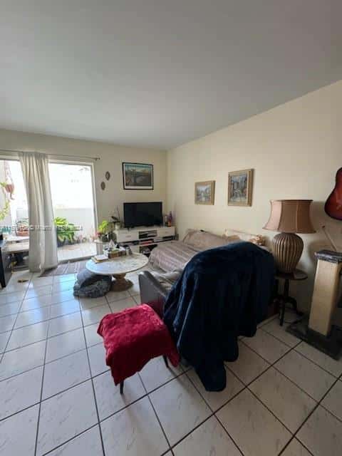 2000 Biarritz Dr # 404, Miami Beach FL 33141