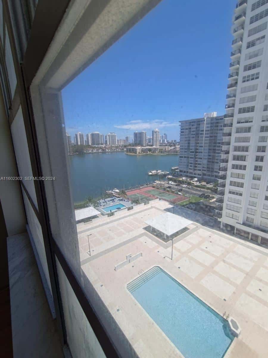 2780 NE 183rd St # 1402, Aventura FL 33160
