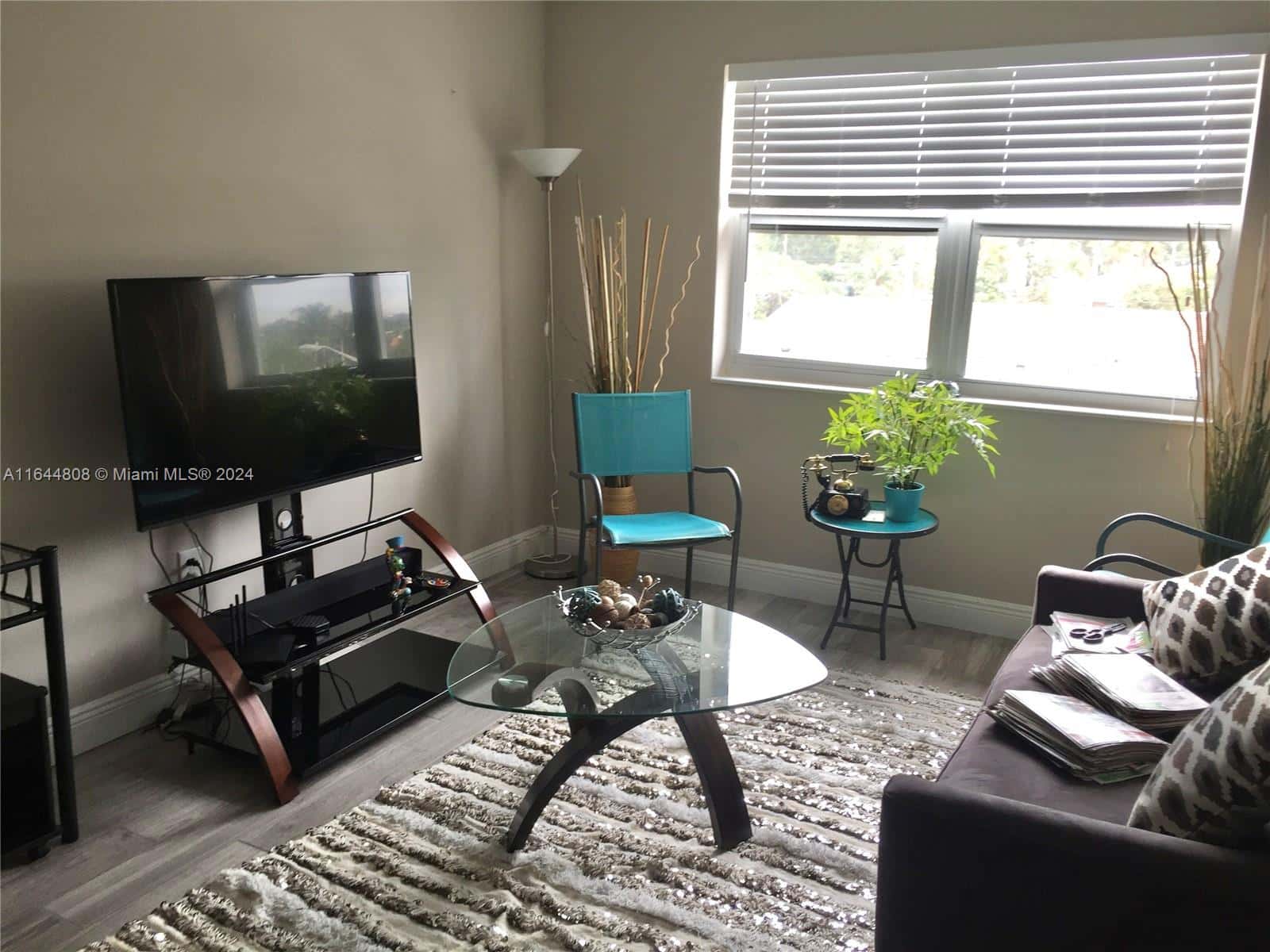 3075 NW 7th St # 401, Miami FL 33125