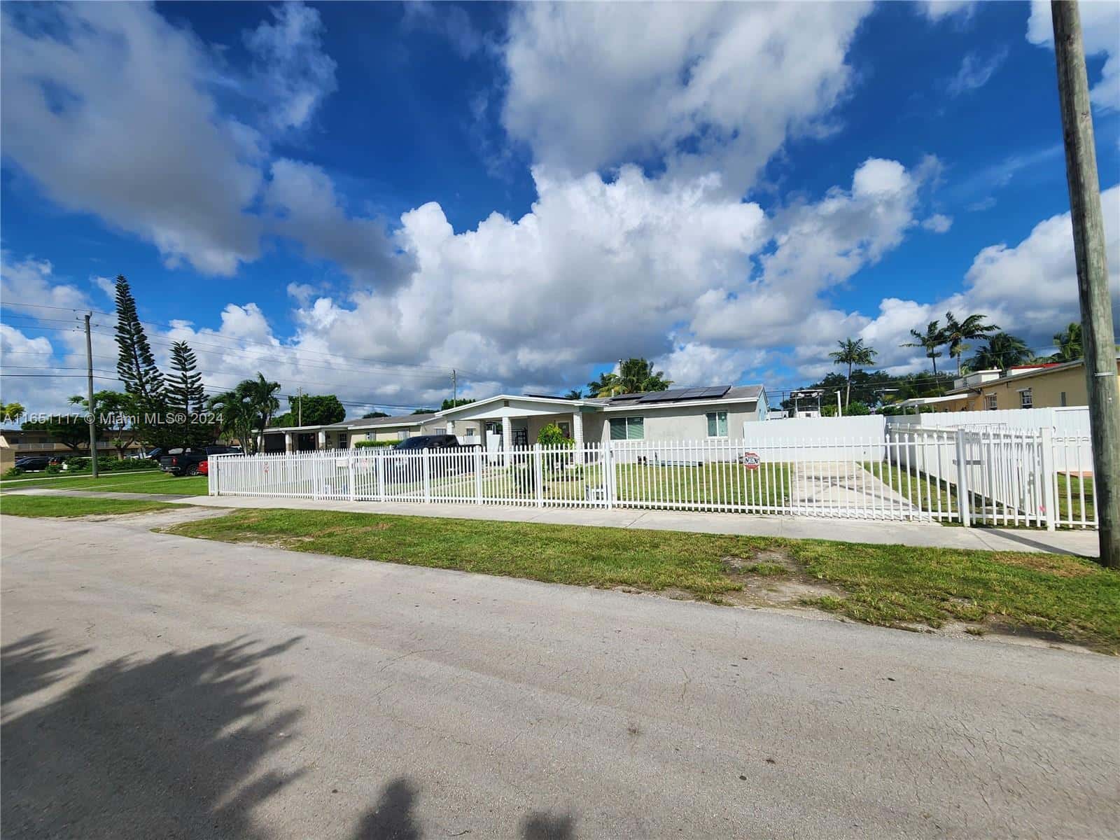 1025 NE 13th Ave, Homestead FL 33033