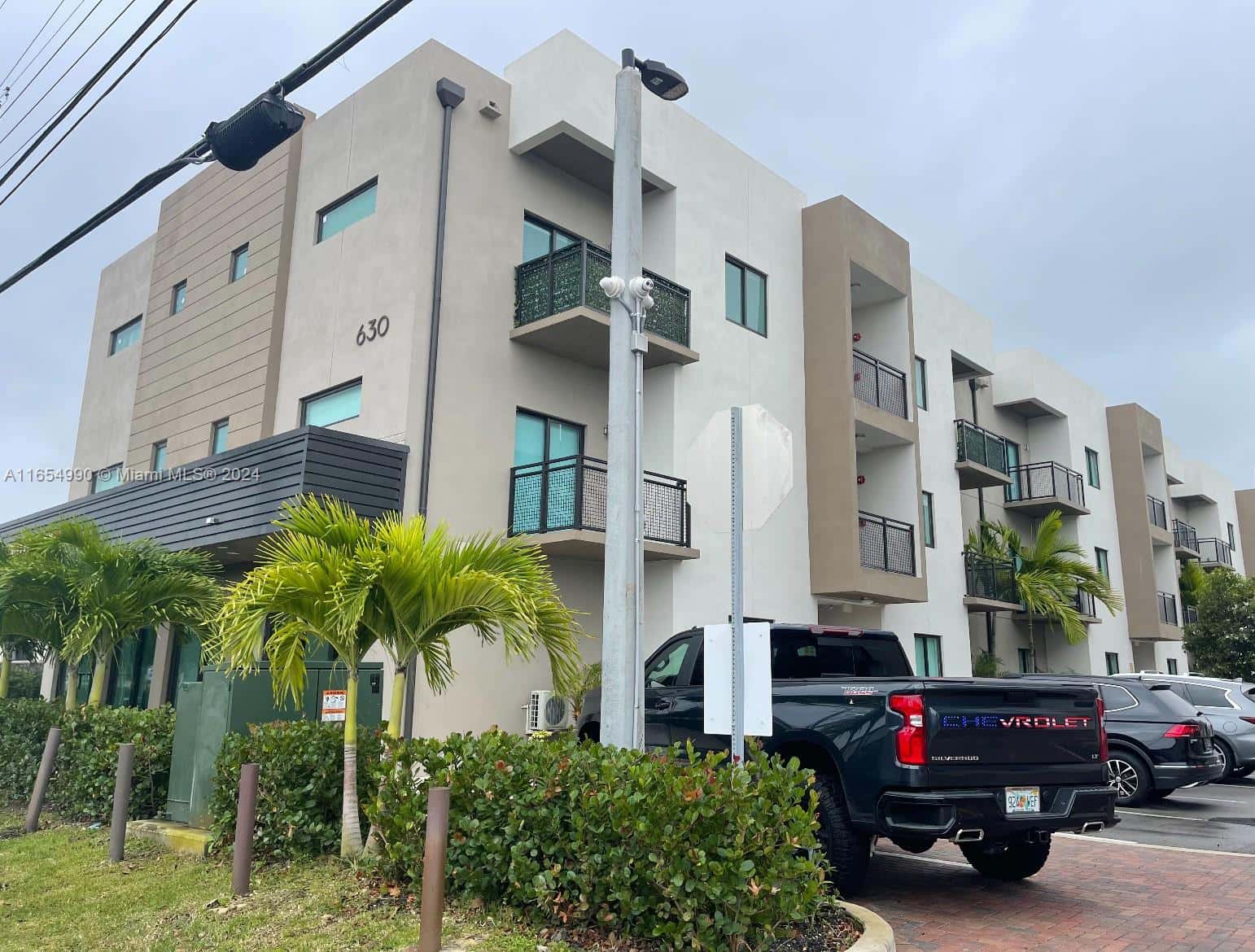 640 W 18th St # 107, Hialeah FL 33010