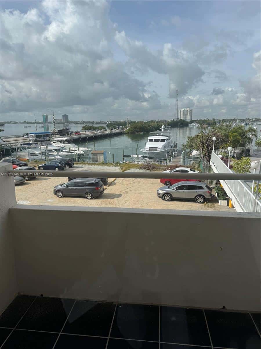 7904 West Dr # 204, North Bay Village FL 33141