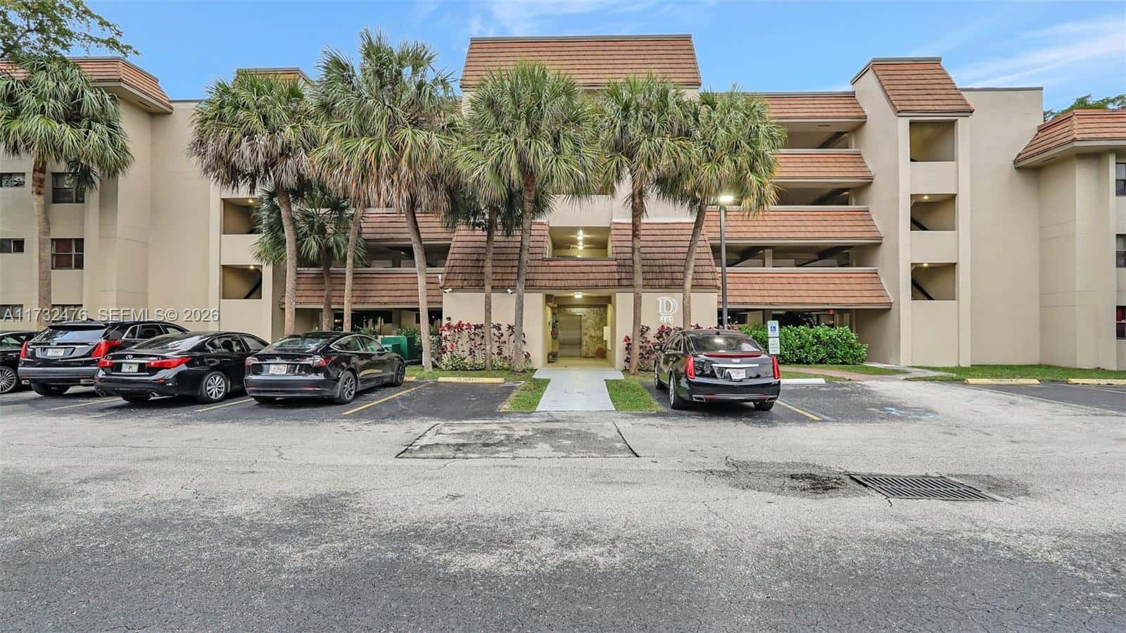 481 Ives Dairy Rd # 4, Miami FL 33179