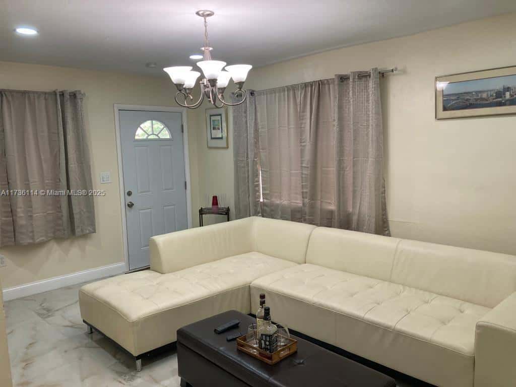 457 NE 140th St # 1, North Miami FL 33161