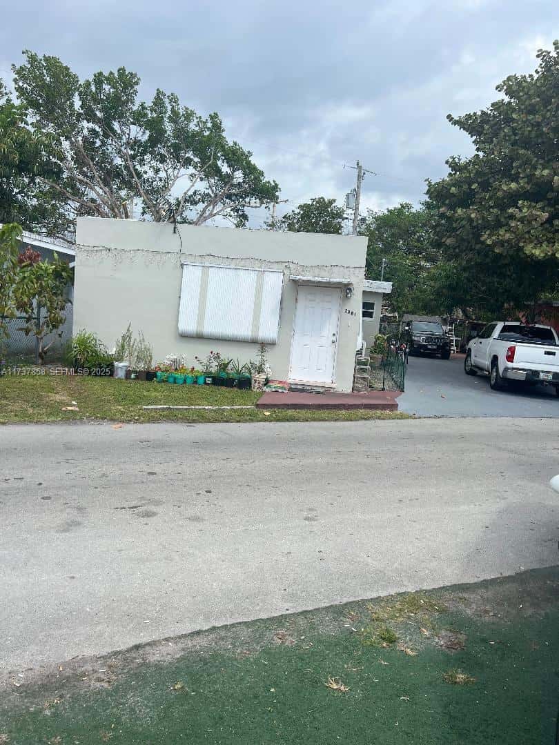 2381 NE 137 ST, North Miami Beach FL 33181