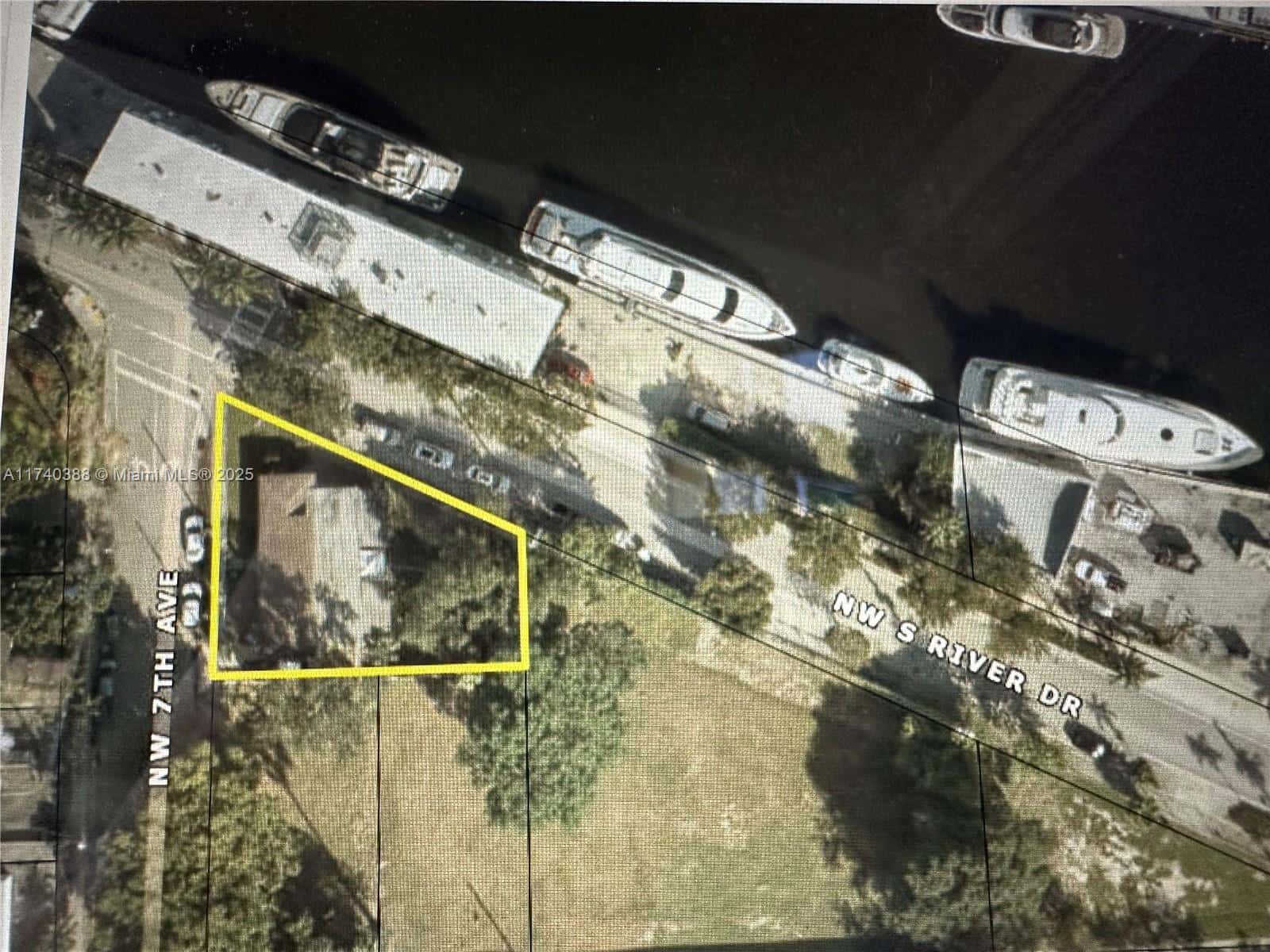 325 NW 7th Ave, Miami FL 33128