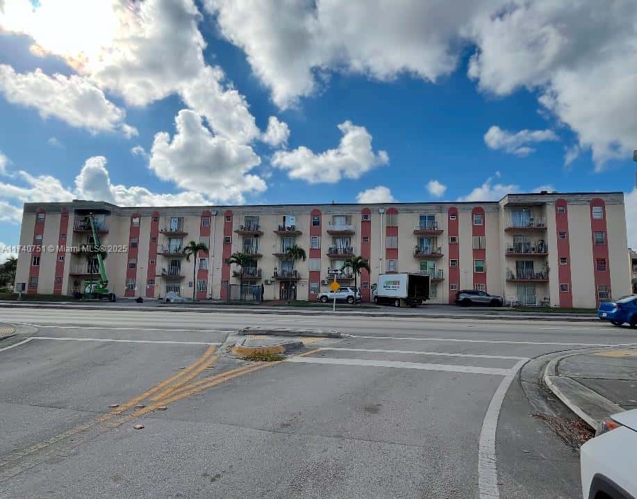 6820 W Flagler St # 101, Miami FL 33144