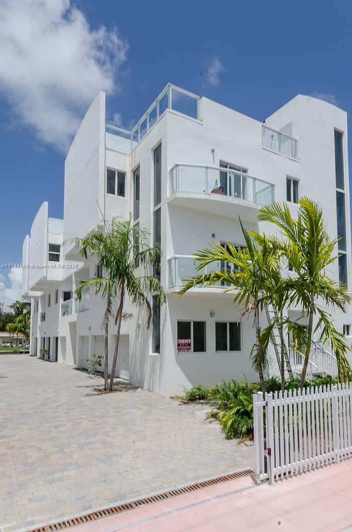 1985 Calais # 3, Miami Beach FL 33141