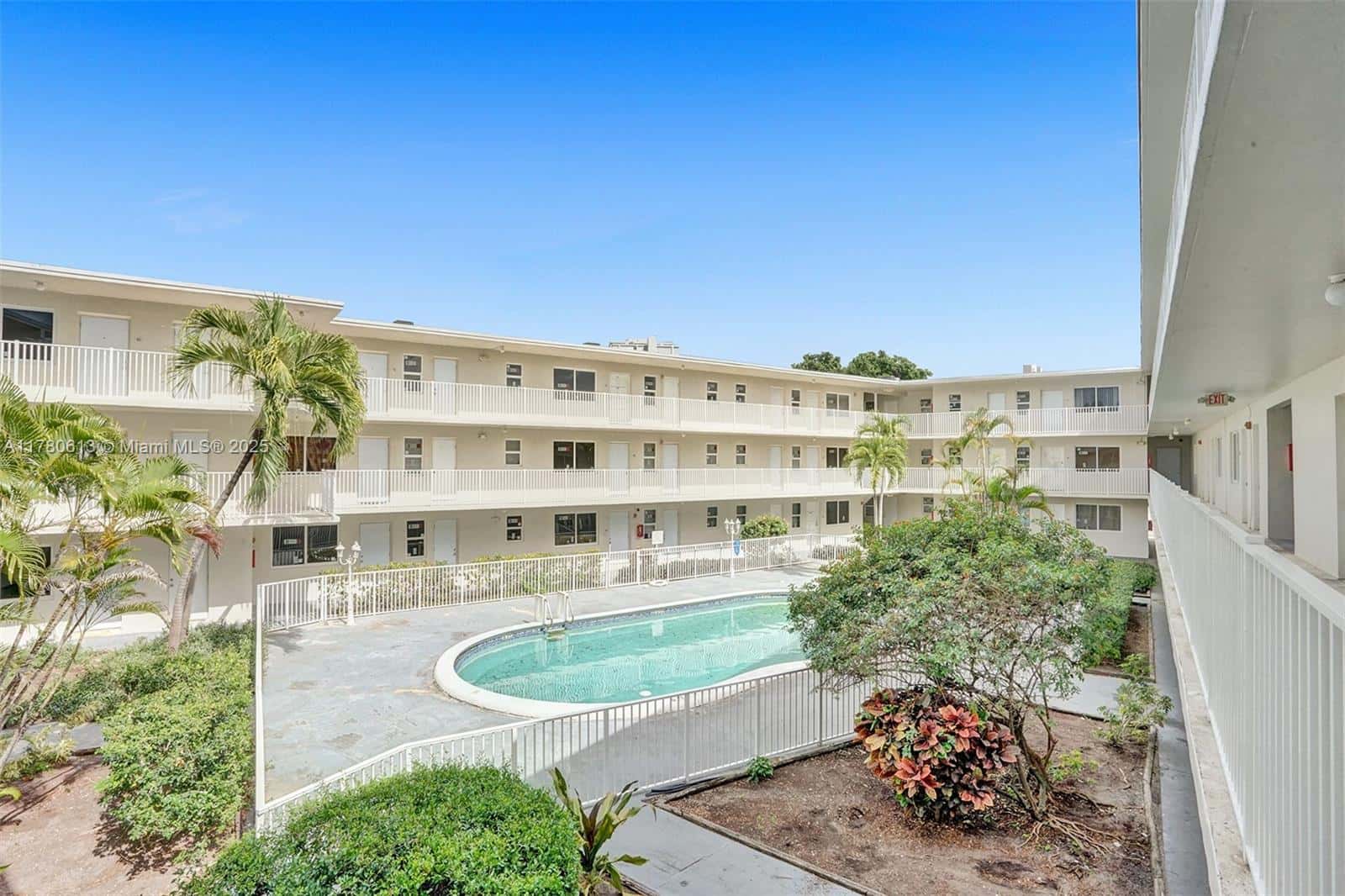 1895 Venice Park Dr # 2A, North Miami FL 33181