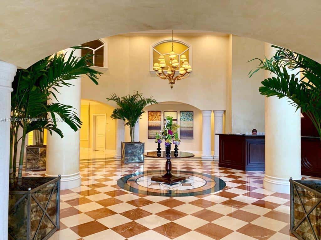 20000 E Country Club Dr # 405, Aventura FL 33180