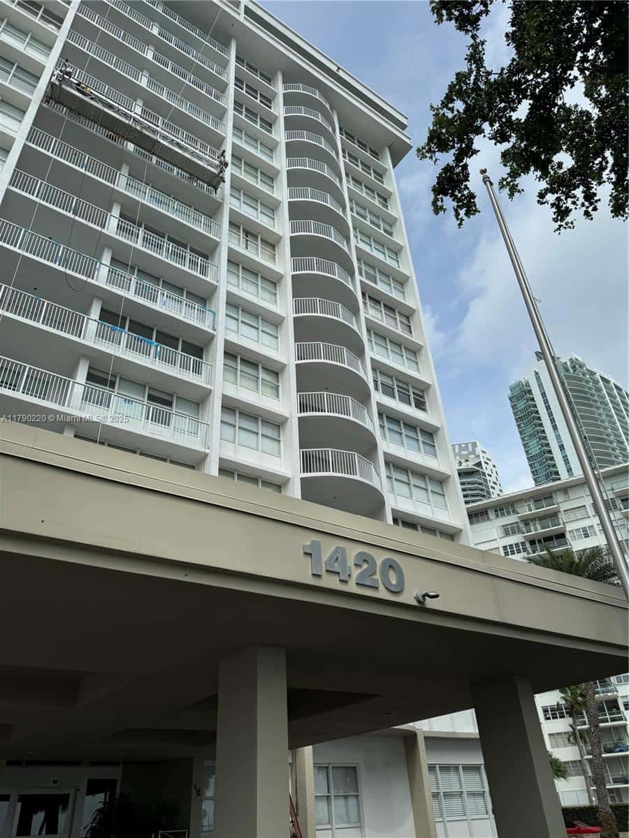 1420 Brickell Bay Dr, Miami FL 33131