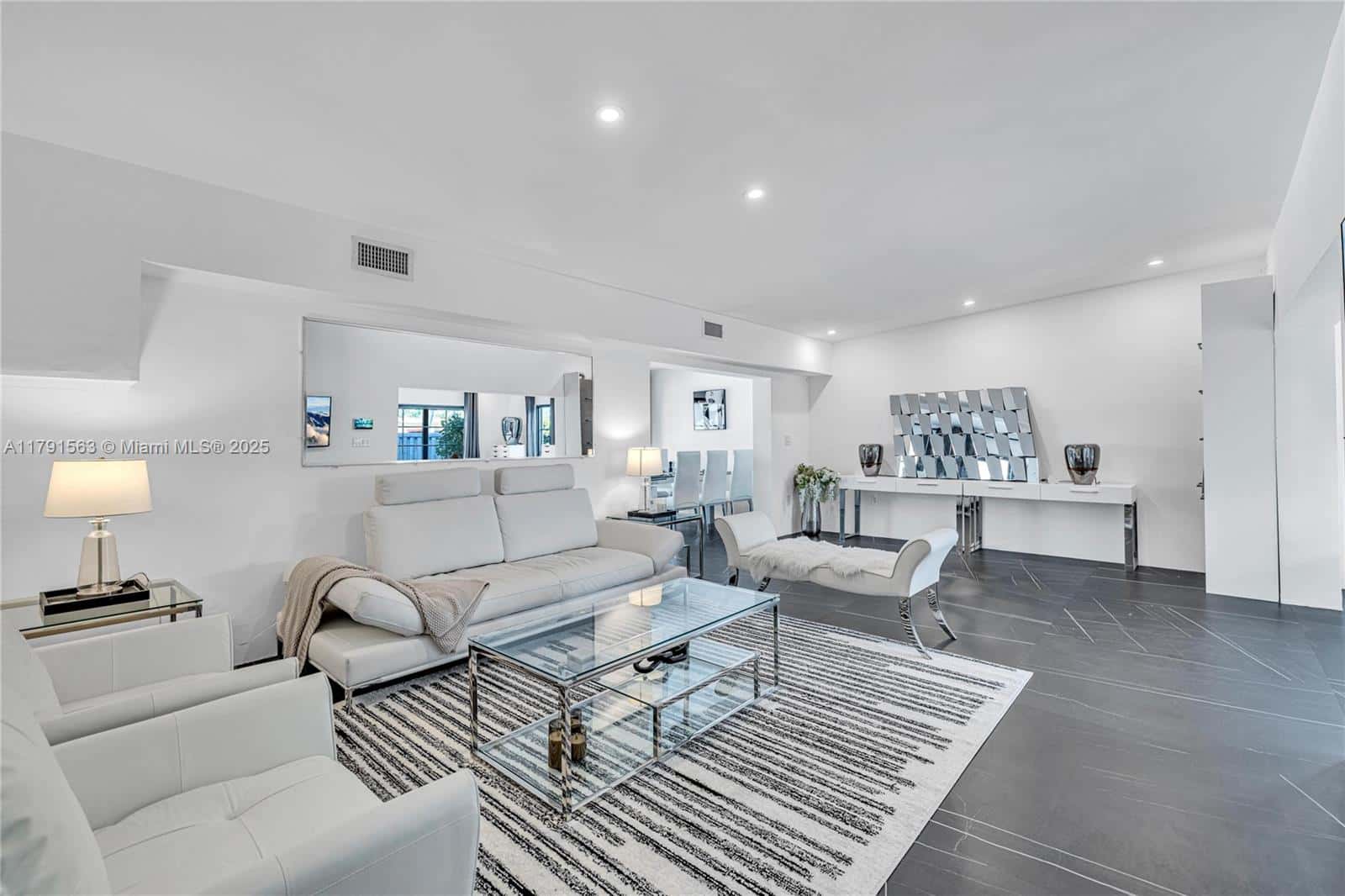 560 NW 116th Ter, Miami FL 33168