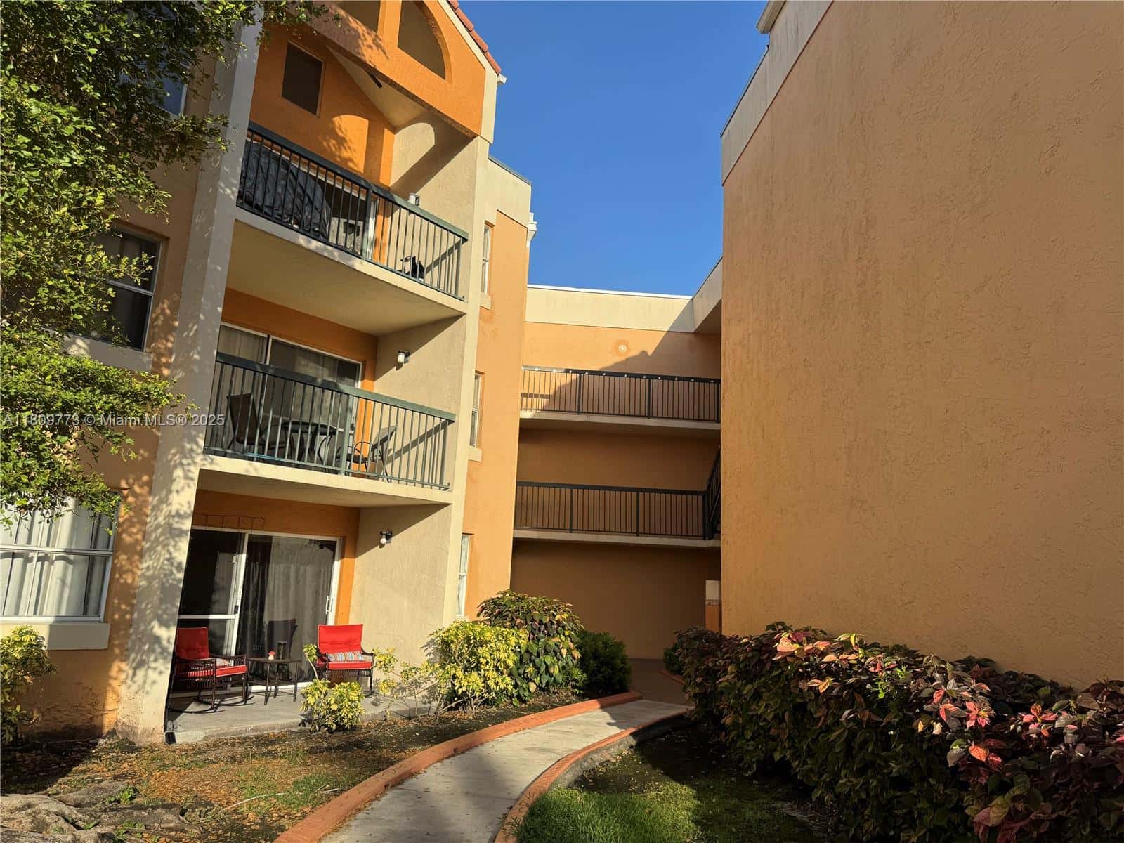 6276 NW 186th St # 305, Hialeah FL 33015