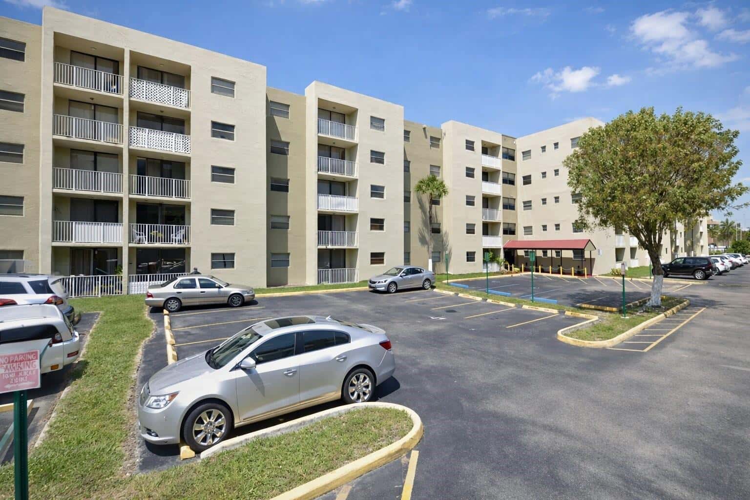 8185 NW 7th Street # 214, Miami FL 33126