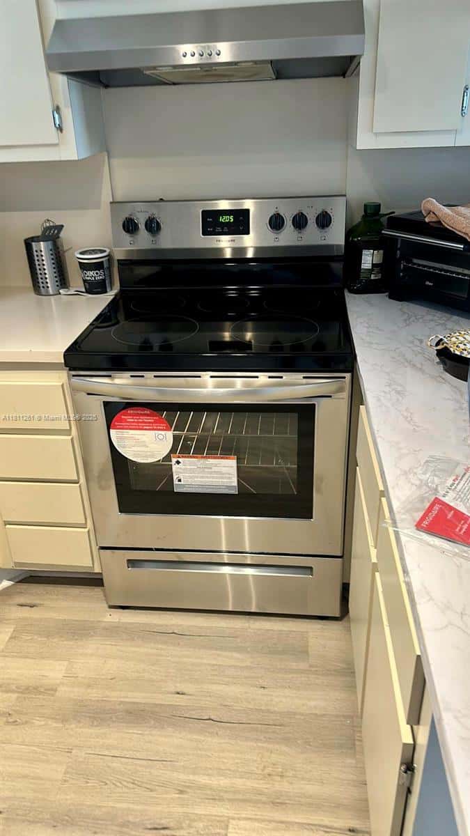 8290 Lake Dr # 527, Doral FL 33166
