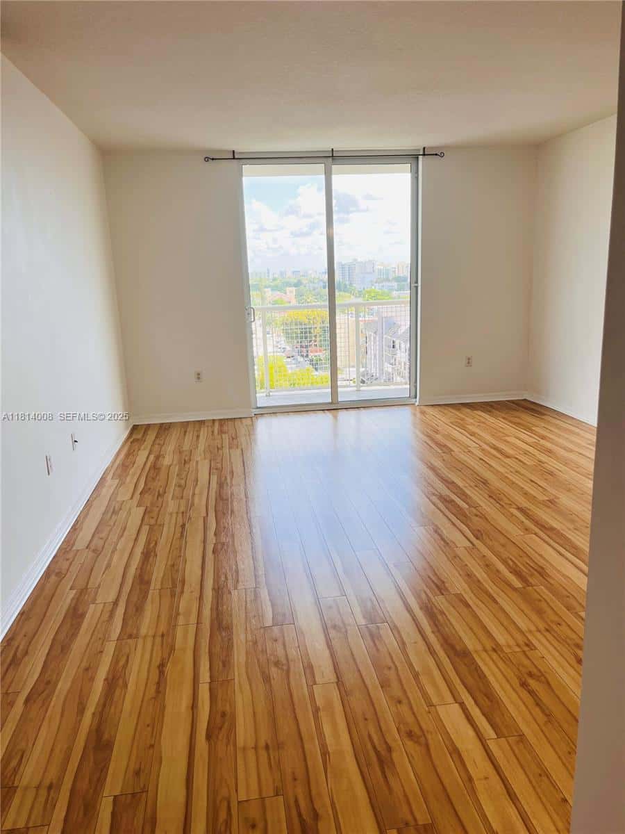 900 SW 8th St # 806, Miami FL 33130