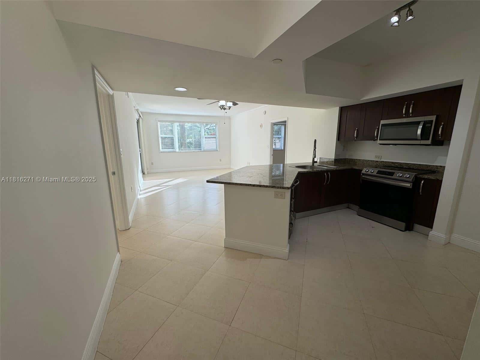 19900 E Country Club Dr # 209, Aventura FL 33180