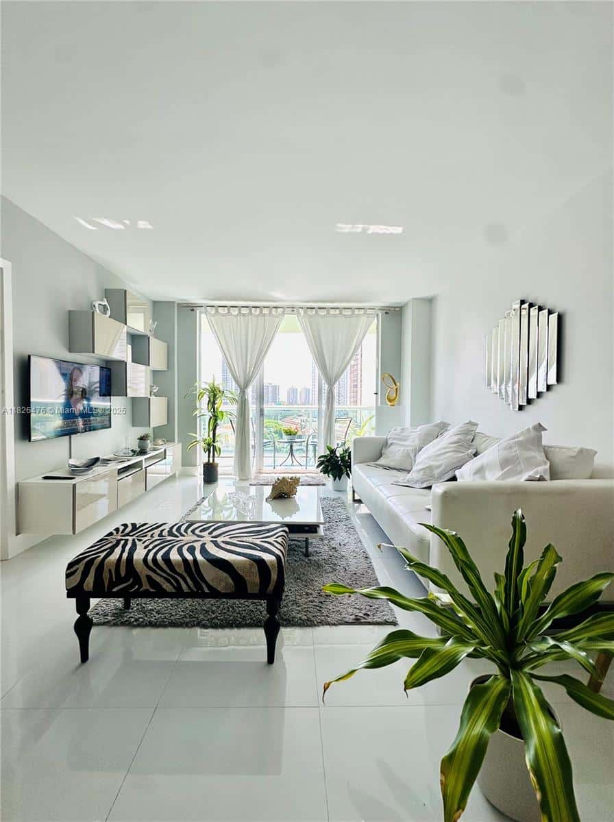 19390 Collins Ave # 911, Sunny Isles Beach FL 33160