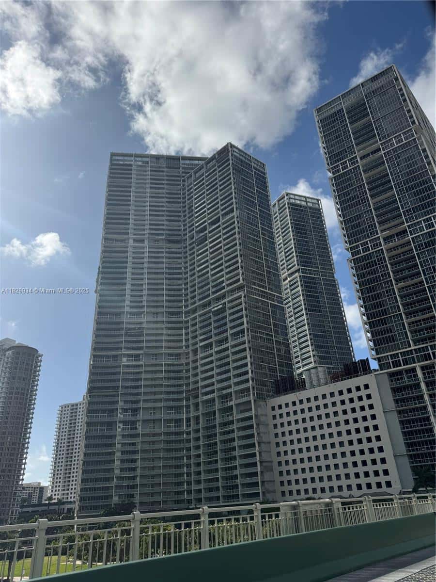 475 Brickell Ave # 4207, Miami FL 33131