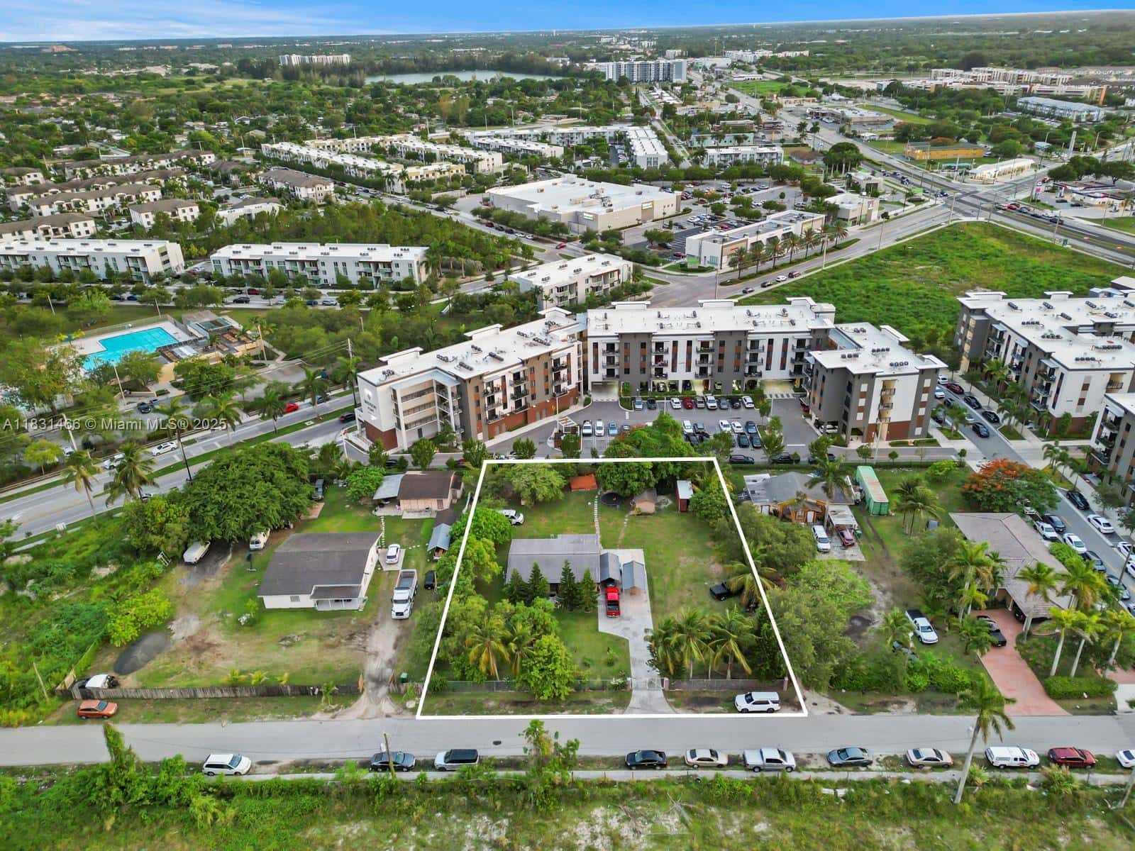 14240 Henderson St, Homestead FL 33032