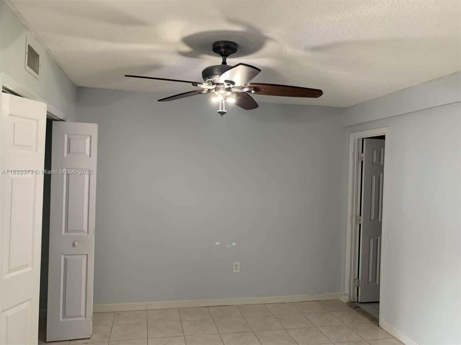 1062 W 42nd Pl, Hialeah FL 33012