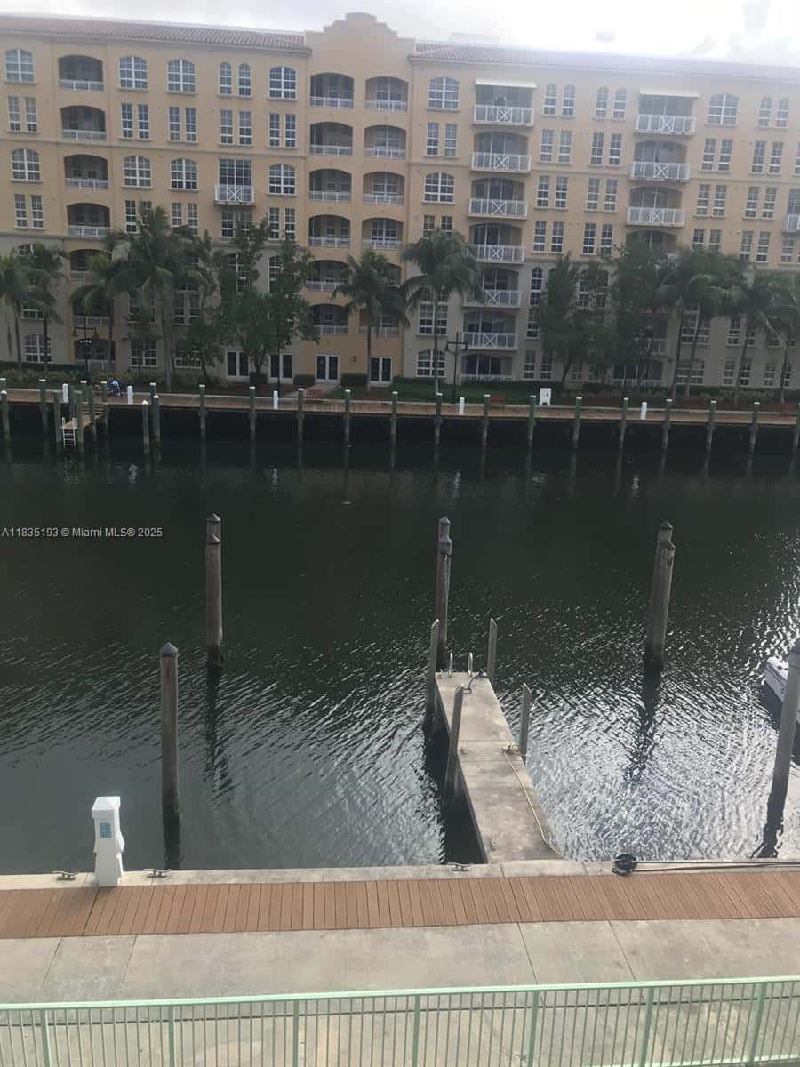 2950 NE 188th St # 222, Aventura FL 33180