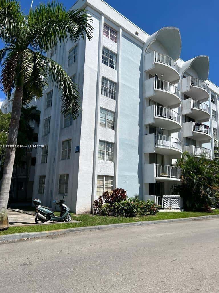 498 NW 165th St Rd # 407, Miami FL 33169