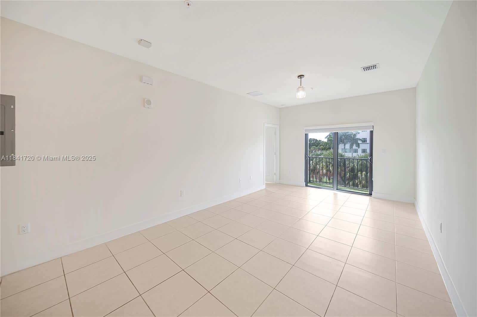 8265 NW 41st St # 202, Doral FL 33166