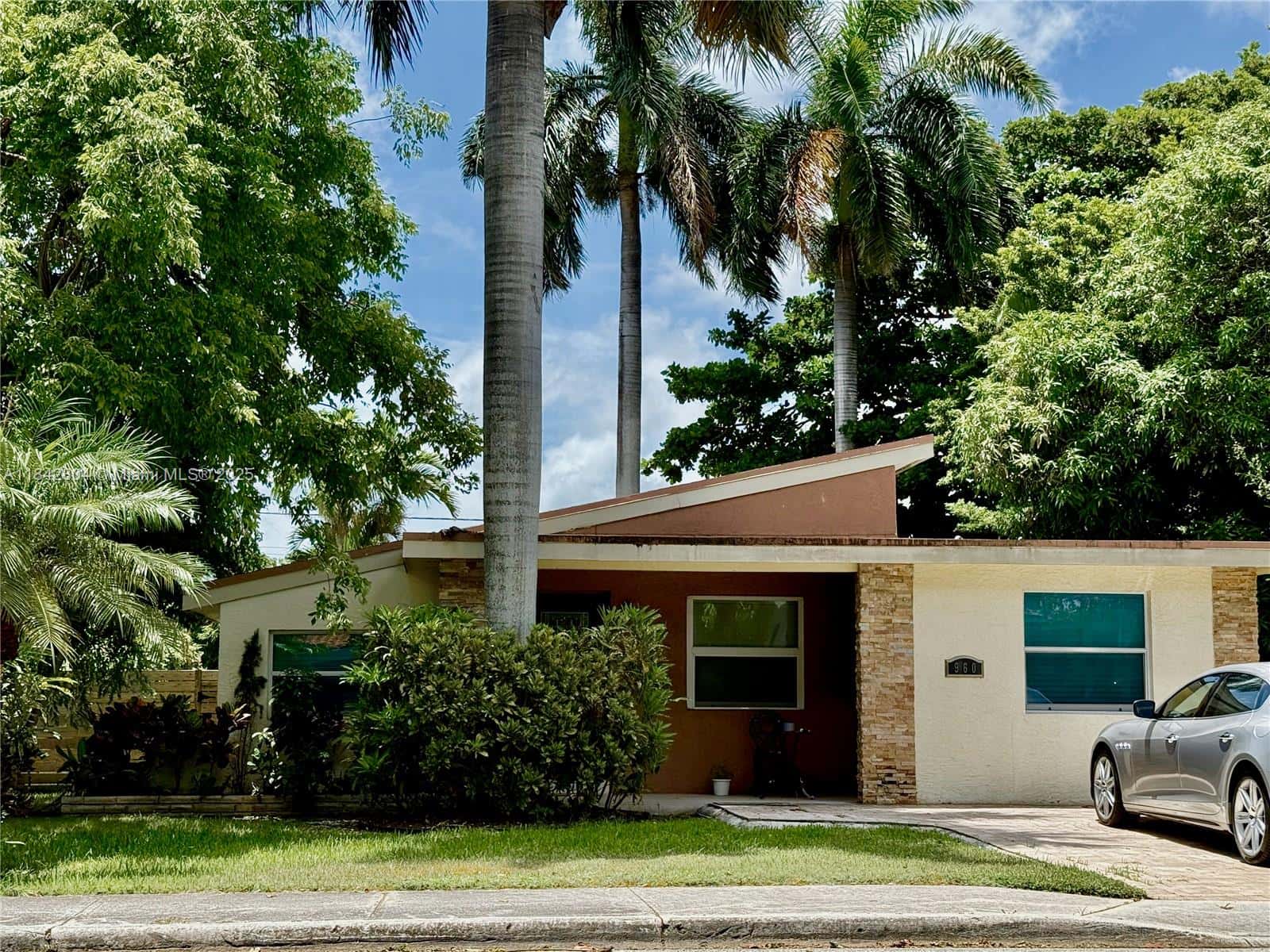 960 NE 82nd St, Miami FL 33138