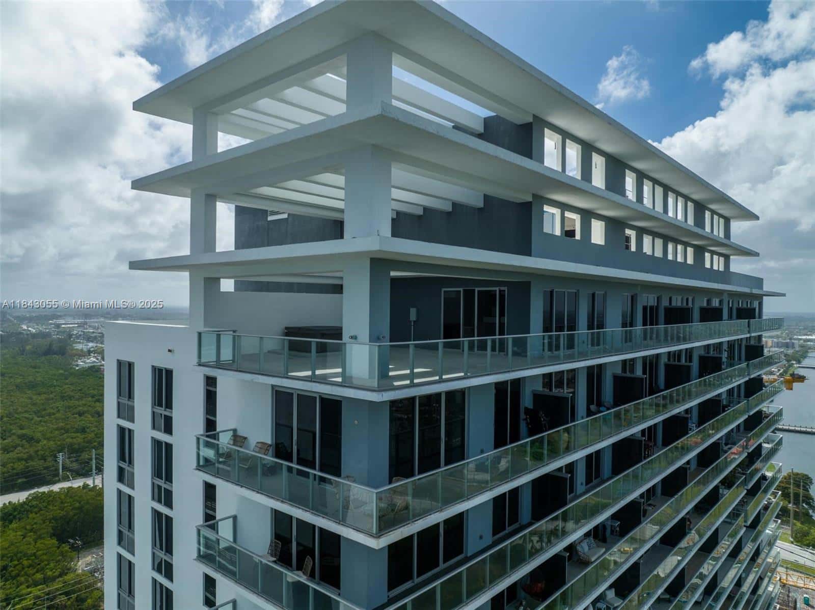 16385 Biscayne Blvd # 4, North Miami Beach FL 33160