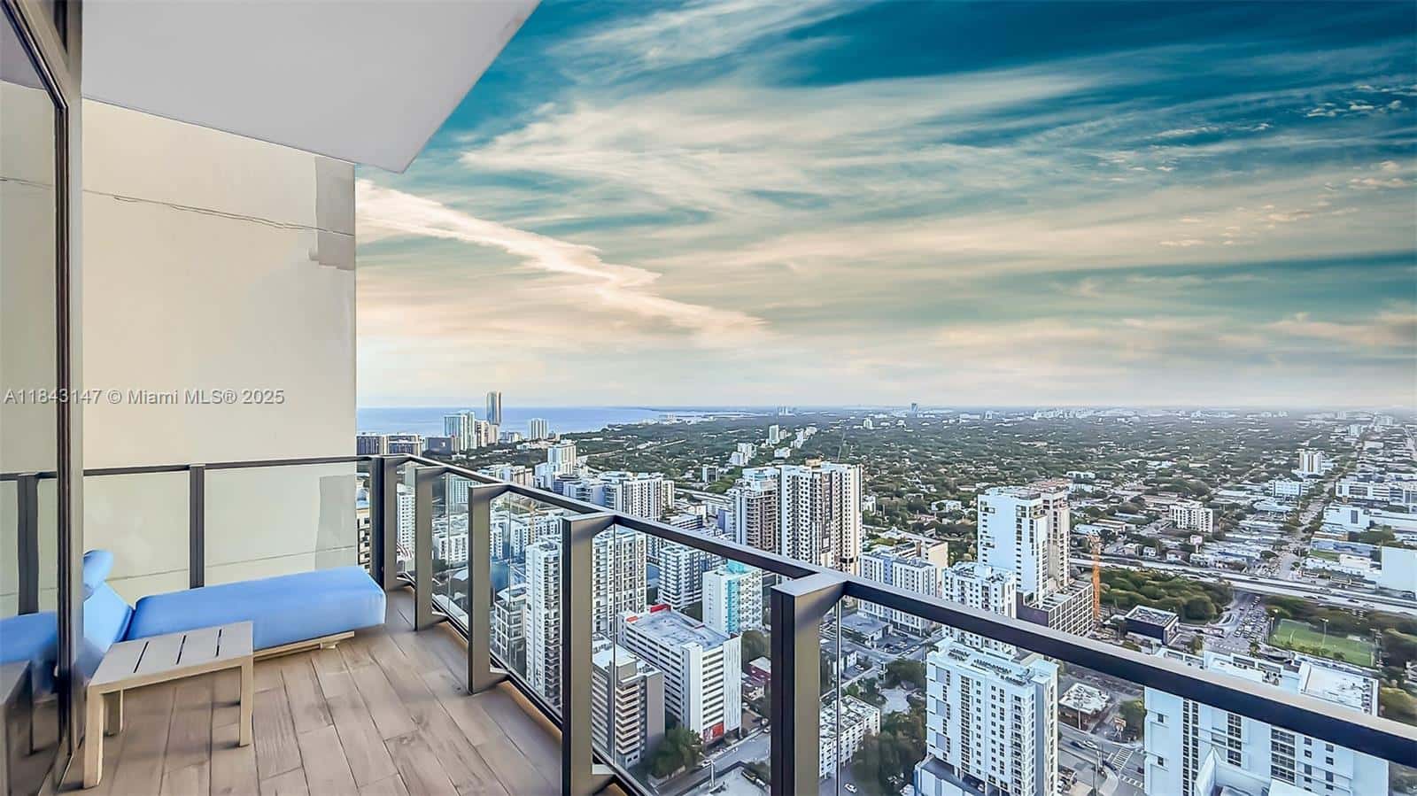 88 SW 7th St # 4006, Miami FL 33130
