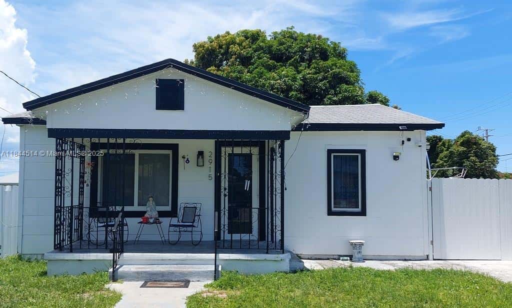 2915 NW 60th St, Miami FL 33142
