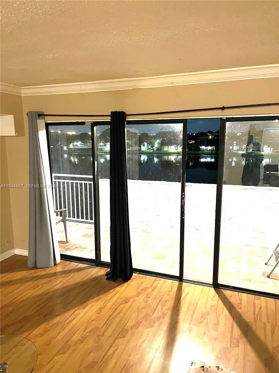 9359 Fontainebleau Blvd # F301, Miami FL 33172