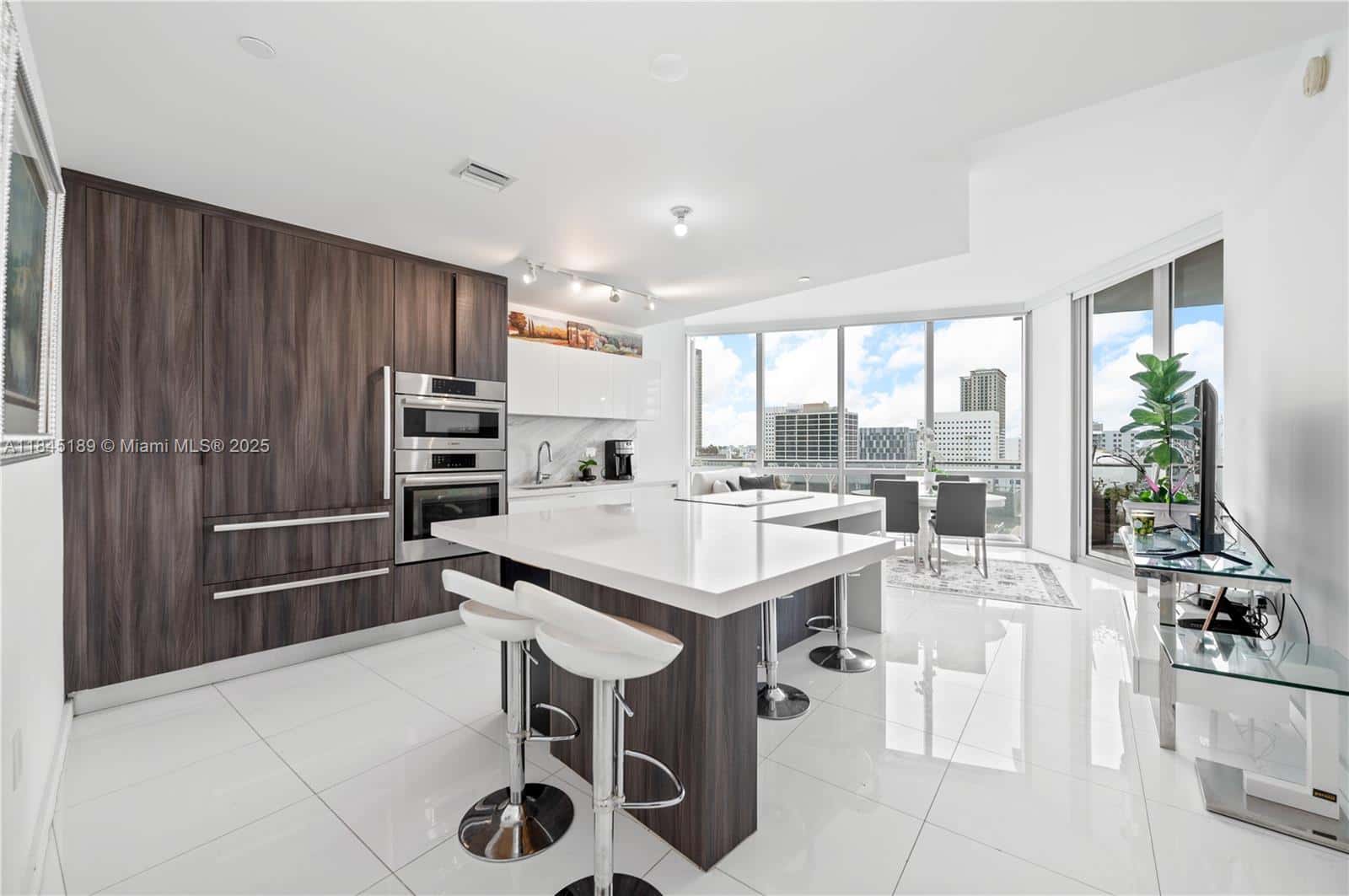 851 NE 1st Ave # 1410, Miami FL 33132