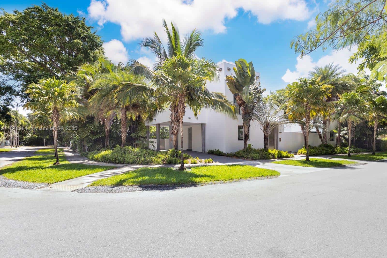 3175 Washington St, Miami FL 33133