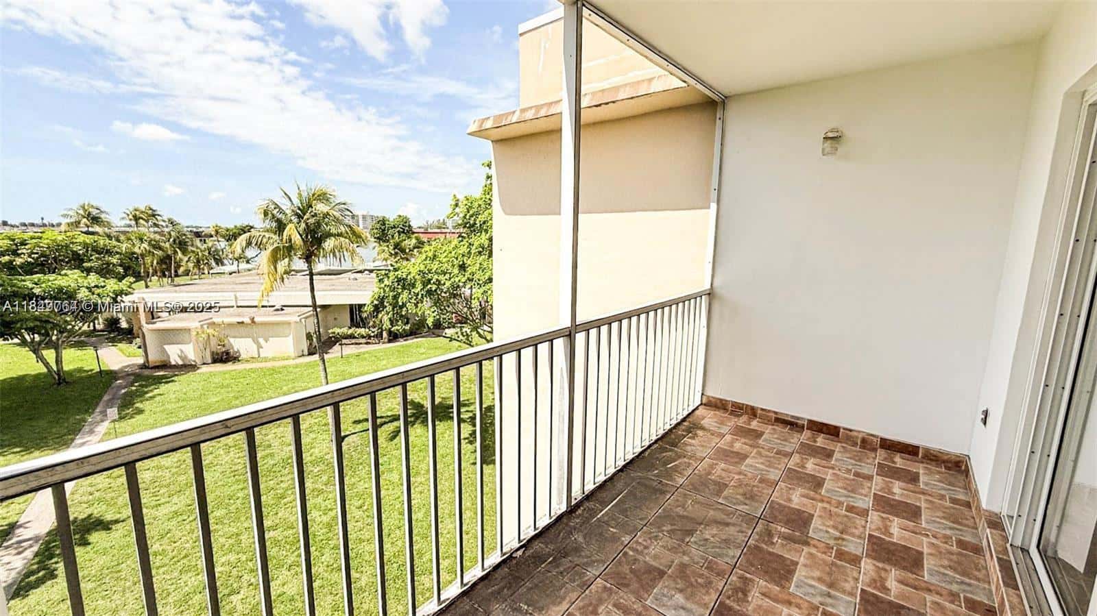 1450 NE 191st St # 404, Miami FL 33179