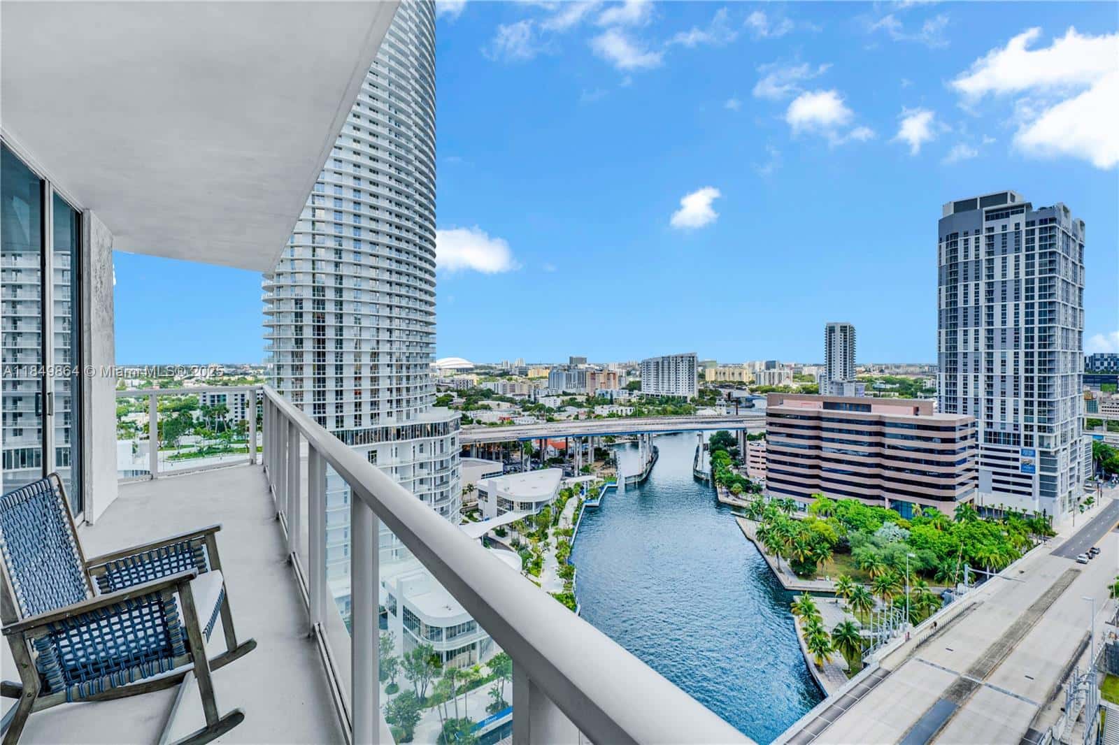185 SW 7th St # 1901, Miami FL 33130