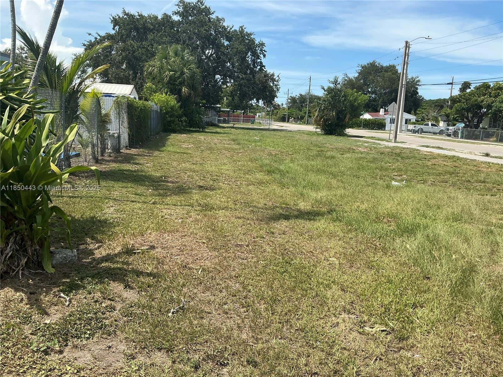2503 NW 87th St, Miami FL 33147