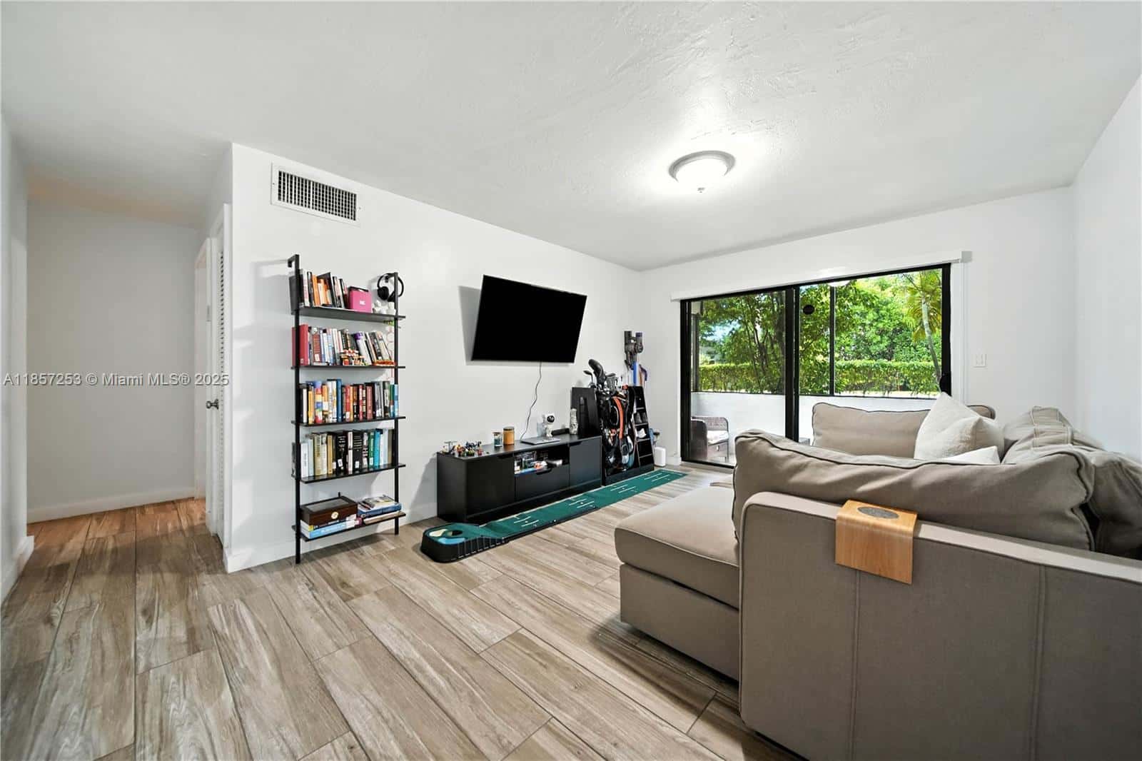 8701 SW 141st St # B1, Palmetto Bay FL 33176