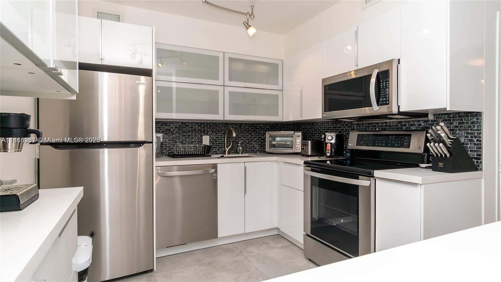5161 Collins Ave # 811, Miami Beach FL 33140