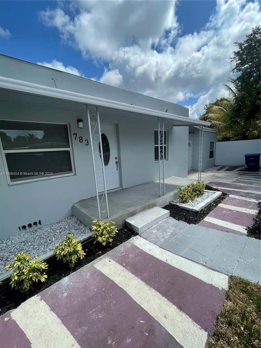 783 NW 98th St, Miami FL 33150