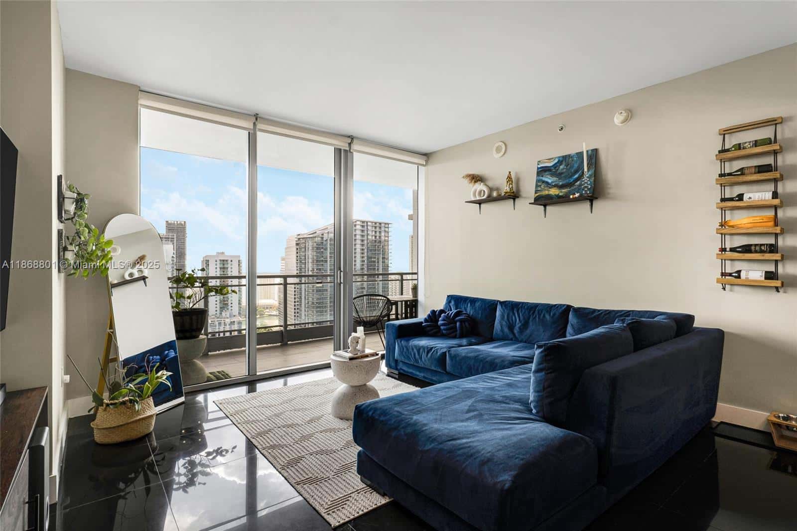 92 SW 3rd St # 4312, Miami FL 33130
