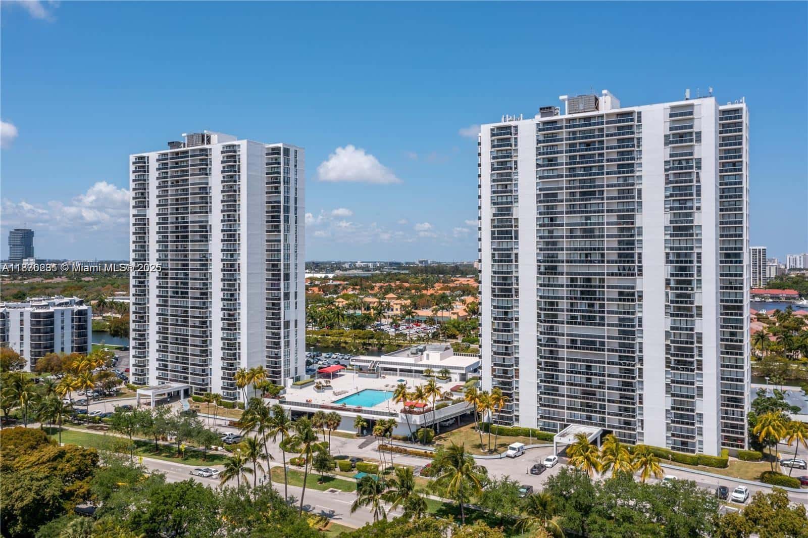 3675 N Country Club Dr # 204, Aventura FL 33180