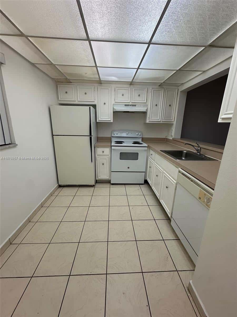 17911 NW 68th Ave # N206, Hialeah FL 33015