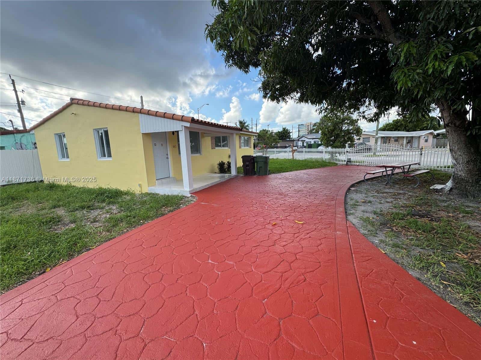 685 SE Park Dr, Hialeah FL 33010