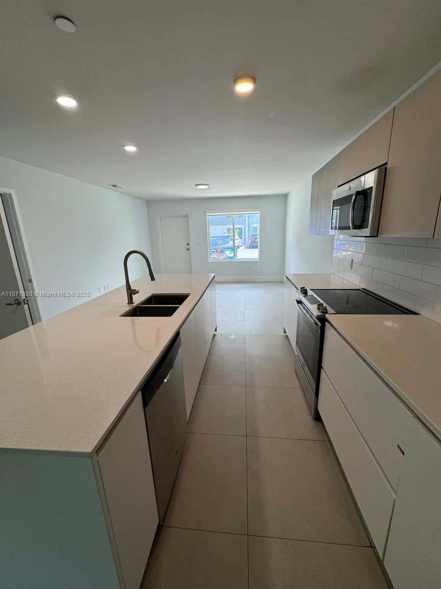 2555 NE 193rd St # 2106, Miami FL 33180