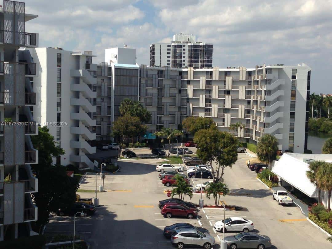 3475 N Country Club Dr # 116, Aventura FL 33180
