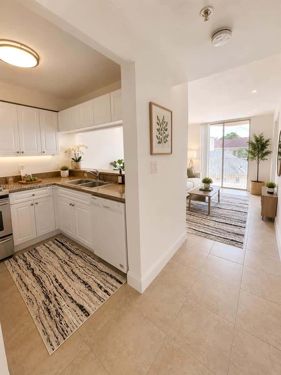 102 SW 6th Ave # 205, Miami FL 33130