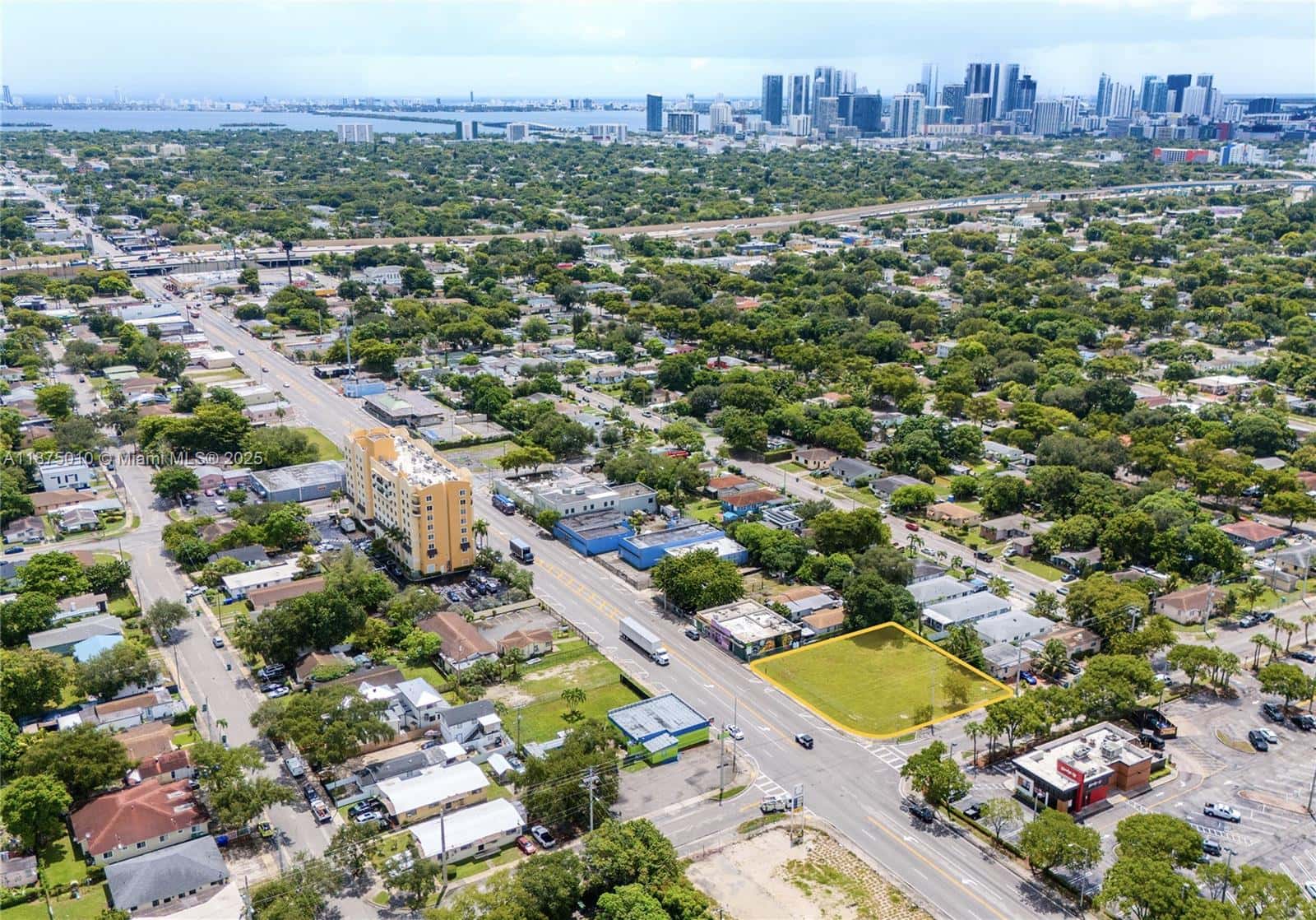 1090 NW 54th St, Miami FL 33127